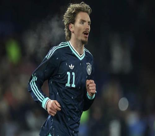 奥斯梅恩球,衣破损,拼抢中不幸,NBA比分直播,NBA即时比分,NBA赛事比分,NBA比赛数据,篮球比赛资讯